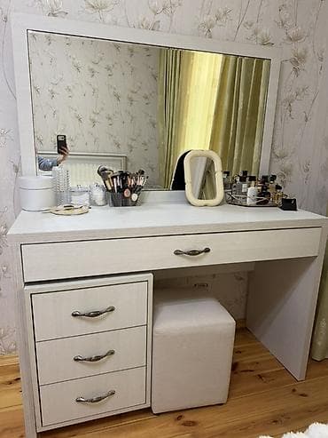 Ağ rəngli makiyaj masası və böyük güzgü dəsti - Rəng və material