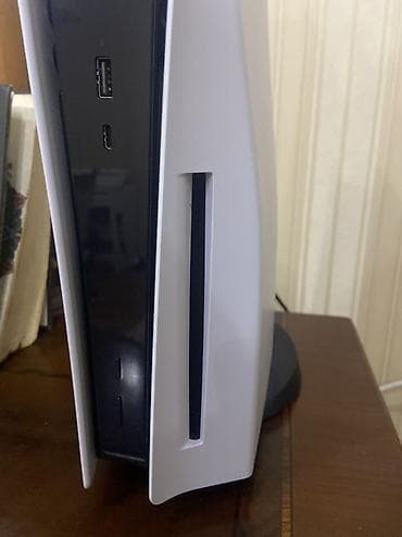 плейстейшен 5: Salam 6 ay önce 1300 e Baku electronicsden alınıb Hecbir problemi — 7