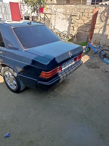 volkswagen 4: Mercedes-Benz 190 (W201) sedan - Kuzov: 4 qapılı sedan, tünd mavi — 4