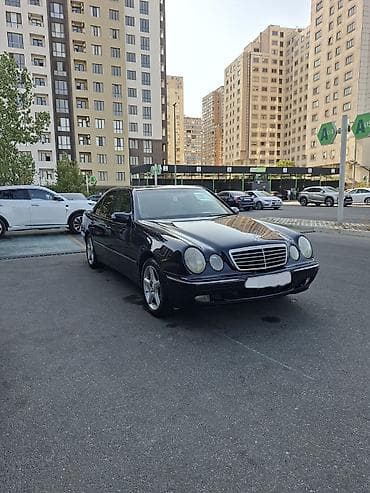 Mercedes-Benz E-Class: 2.6 l | 2000 il Sedan