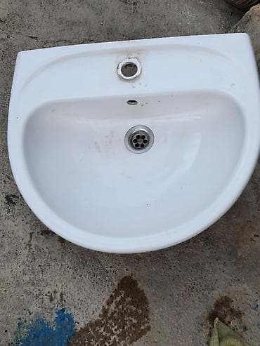 Ağ keramika divar tipli əl-üz yuma lavabosu - Material: keyfiyyətli