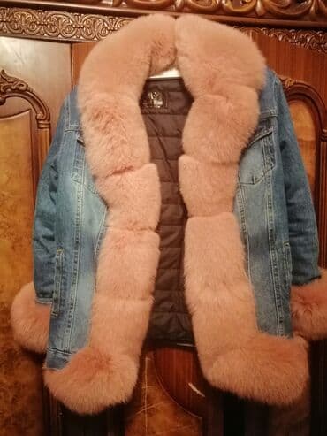 Şəxsi əşyalar: Cins parka tebii pesec mexi.üstü çıxır. Balonka mexle olur. Ayrı — 2