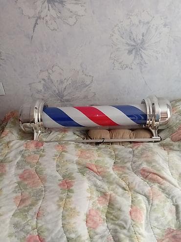 kreslo carpayı: Bərbərxana üçün peşəkar kreslo və klassik barber işarəsi (barber pole) — 3