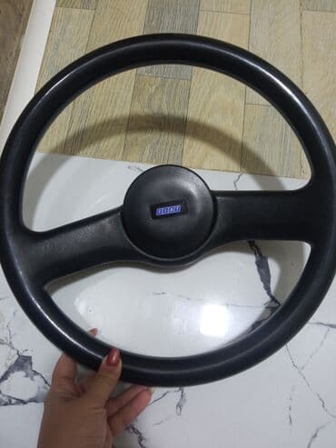 Fiat markalı avtomobillər üçün nəzərdə tutulmuş qara rəngli sükan