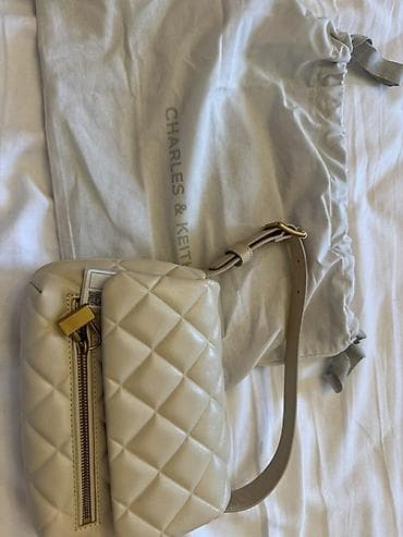 Orjinaldır, 70 azne satıram. CHARLES & KEITH qol çantası – quilted