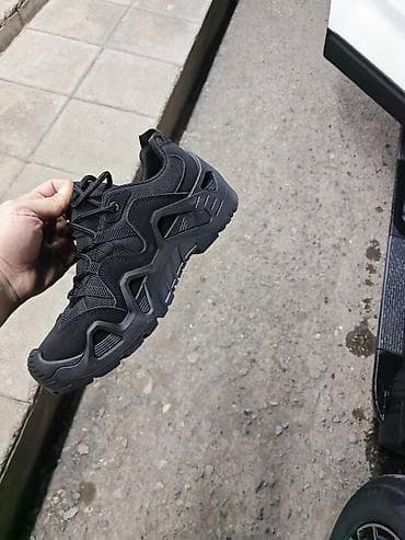 Kişi geyimləri: Tam qara rəngdə kişi idman ayaqqabısı - Stil: gündəlik və outdoor — 2