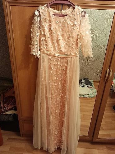 Her nov ziyafet paltarlari, heresi 1-2 defe wenliye geyilib. Baha