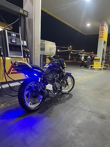 ij matasklet: Motosiklet – Naked tip, mavi/qara rəng sxemi, ağ disklər Texniki və — 2