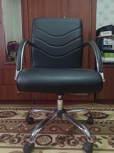 Ofis kreslosu . Telefona ehtiyacım var deyə satıram. İşlənməyib. Evdə — 2