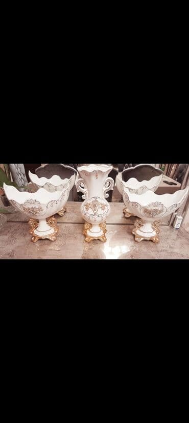 qızıl qabı: Vaza dəsti, Farfor — 1