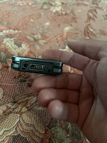 usb: WALL·E düyməli mobil telefon Xüsusiyyətlər: - Tri SIM dəstəyi (eyni — 1