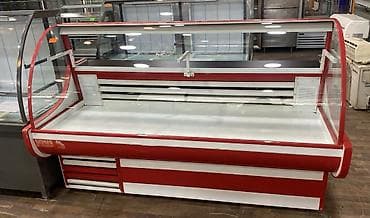 Soyuduculu vitrin – ət, pendir, şirniyyat və hazır qidaların nümayişi