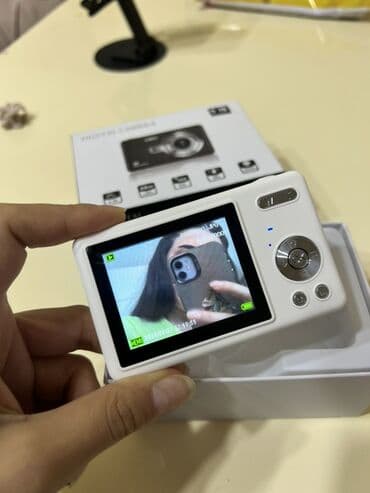 фотоаппарат зенит цена продать: Rəqəmsal fotoaparat – kompakt ağ korpus Xüsusiyyətlər: - 4K Mega — 5