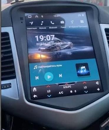 Monitor. Avtomobil üçün Android multimedya başlıq (Tesla-style dik