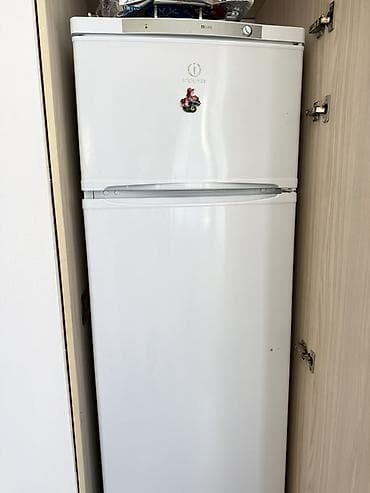 kiraye soyuducu: 2 qapılı Indesit Soyuducu Satılır, rəng - Ağ, Dolab içi — 1