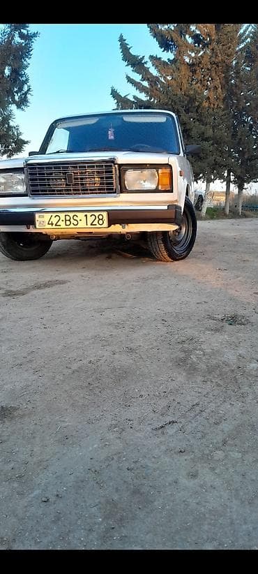 vaz 2107 abilsofka: VAZ 2107, ağ rəng, 4 qapı sedan. Texniki xüsusiyyətlər: - Benzin — 8