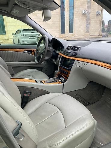 maşın 099: Mercedes-Benz E 320: 3.2 l | Sedan — 5