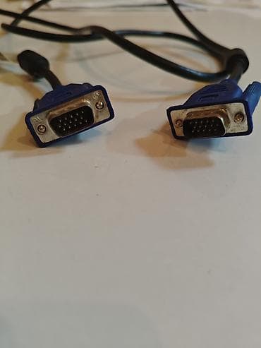 VGA (15-pin) kişi–kişi video kabeli - Hər iki ucunda standart 15-pin