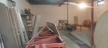 Anbar icareye verilir. abyekt yolun duz qiragindadi. varota asfalt