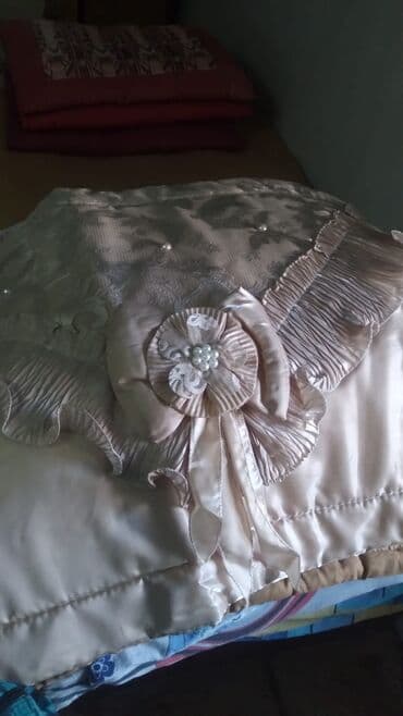 qadin sapaskileri: Məhsulların təsviri: - Dekorativ yataq örtüyü/yastıq dəsti: Şampan — 1