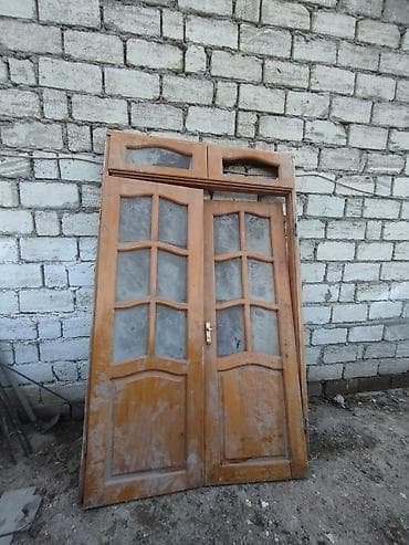 giris qapilari: İkiqat taxta giriş qapısı və üstüstlük (üst fanara oxşar hissə) dəsti — 1