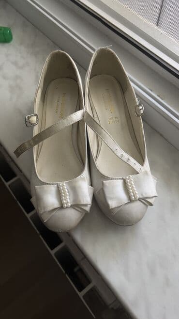 32 razmer: Платье в идеальном состоянии. Размер указан на 10 лет, но можно носить — 5