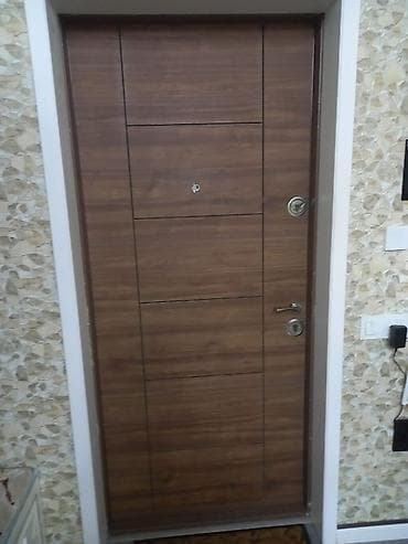 qapi: Dəmir qapı – taxta teksturalı laminat örtük - Material: möhkəm metal — 2