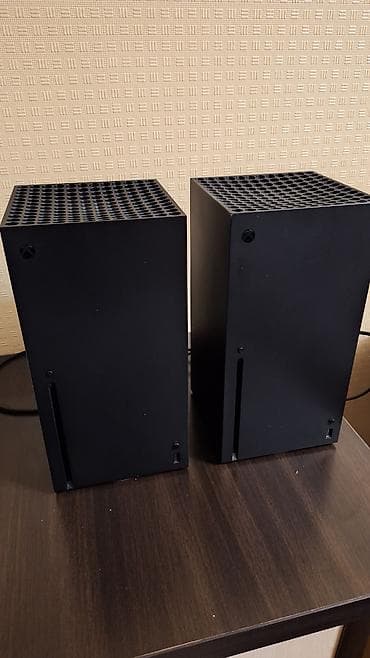 ps hesaba pul vurma: 2 ədəd Xbox Series X. Konsollardan biri təxminən 1 ildir, digəri isə — 1