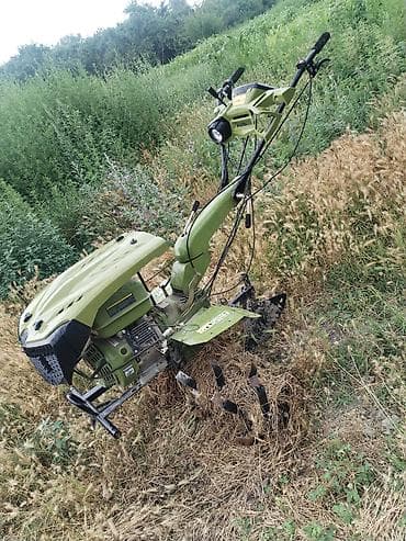 masin sat: Benzinlə işləyən kultivator/motoblok - Təxminən 6.5 HP gücə malik — 1