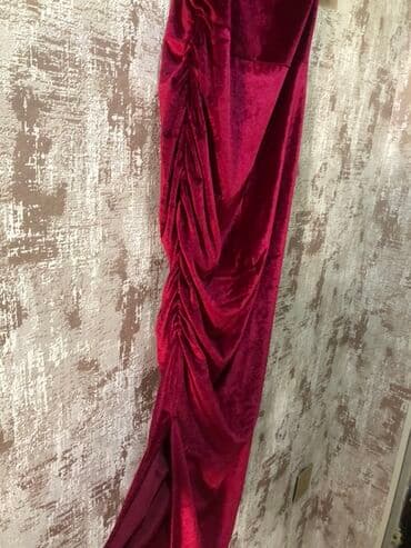 toy geyimi: Yenidir M-L razmere geden Qırmızı məxməri axşam/gecə geyimi - — 2