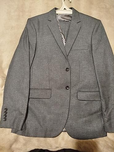 paltar xoncalari: Kişi kostyumu – boz rəngli, klassik üslubda 3 hissəli dəst. - Jaket — 1