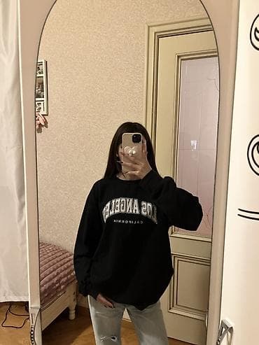 Qara “Los Angeles California” yazılı svitşot M olcu