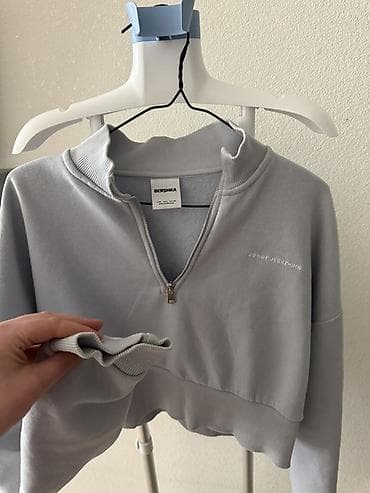 push up helanke: Bershka qadın svitşörtü - Rəng: açıq boz - Model: qısa kəsim (crop) — 1