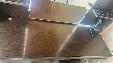 Salon, tibbi mebel: Bərbər/saç ustası üçün iş stolu və güzgü komplekti - Material: tünd — 2