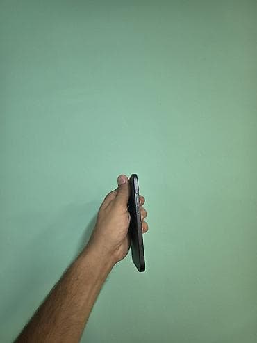 şirvan ayfon: IPhone 16, Qara, Face ID — 5