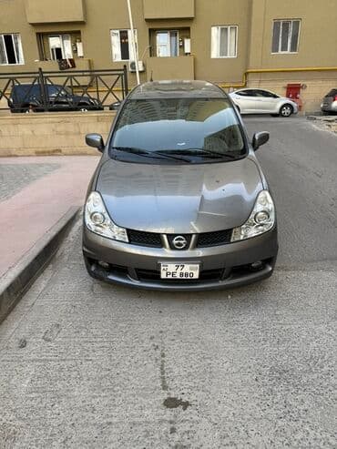 nissan juk: Nissan wingrad, boz rəng, sedan/hetçbek gövdə tipli şəhər avtomobili — 1