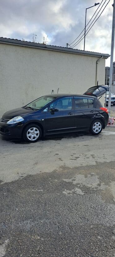 faizsiz kreditlə maşın: Nissan Tiida avtomobili hər gün rahat istifadə üçün nəzərdə tutulmuş — 19