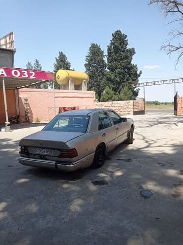 turbo az c class: Mercedes-Benz 230: 2.3 l | 1990 il Sedan — 6