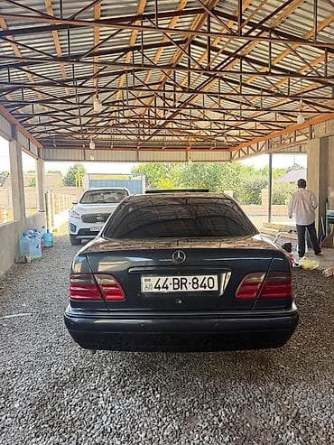 mercedes e class: Mercedes-Benz E‑Class W210 sedan - Kuzov: qara rəng, 4 qapı, orijinal — 7