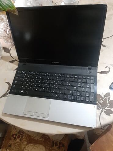 komputer ekran şəkilləri: Samsung noutbuk - Brend: Samsung - Korpus: gümüşü üst qapaq, qara — 2