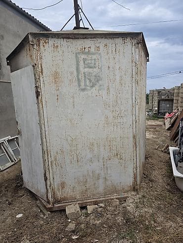 Будки, киоски: Dəmir köşk – 6 tərəfli, piramida formalı konstruksiya. Ölçülər: hər — 6