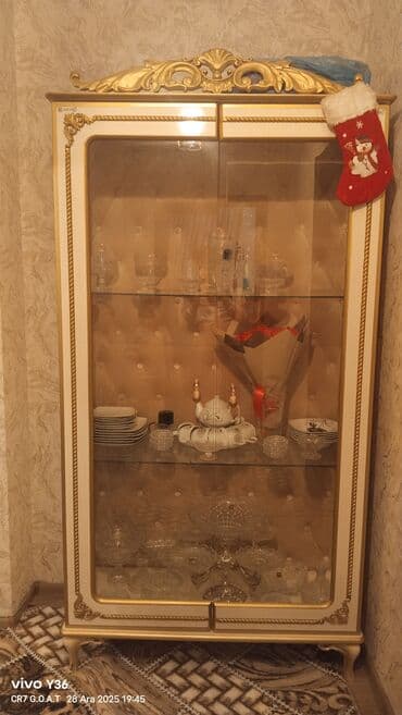 Şüşəli dolab vitrini, İşlənmiş