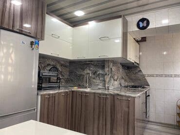 ramanı evlər: Yasamal rayonu Elmlər metrosunun yaxınlığında, köhnə tikili 9 — 10