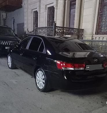 Hyundai Sonata: 2.4 l | 2006 il Sedan — 2