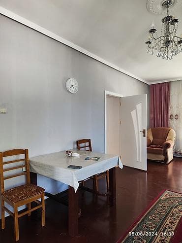 ev kiraye: Ailəyə verilir. Xudat şəhəri 1 May küçəsində, 2 nömrəli məktəbin — 8