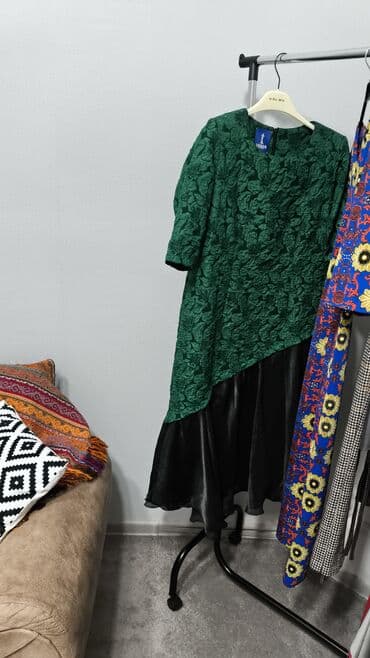 klassik qadın geyimləri: Qadın geyim dəsti - Yaşıl teksturalı, floral naxışlı VARGA brendli — 2