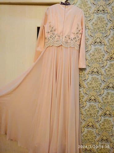 qaş sabitləyici: Ziyafət geyimi. 1 dəfə nişanda geyinilib. Təptəzədir. Yuxarı hissəsi — 3