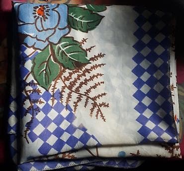 Kvadrat formalı tebii ipekden qedimi keleğayı eni 1 uzunu 1metr -