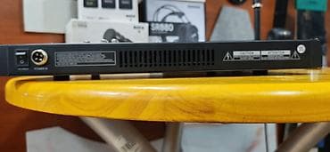 Musiqi alətləri: Professional Audio mikser pulti - 8 mono mikrofon/line kanalı: hər — 4
