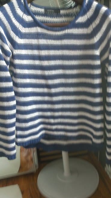 Кофта спереди немножко ниже талии а сзади плавно ниже см.фото